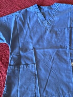 Electric blue scrub top size small, pockets in front excellent condit